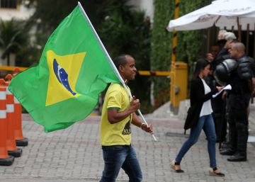 Bolsonaro incluirá varios militares en un Gobierno que priorizará la economía