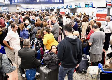 Macri se enfrenta a los sindicatos de Aerolíneas por una huelga sorpresa
