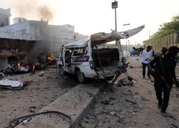Al menos 41 muertos en un atentado múltiple en la capital de Somalia reivindicado por la milicia Al Shabaab
