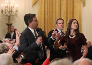 Fox News respalda a la CNN en su demanda contra la Casa Blanca