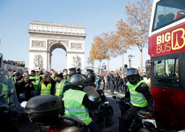França vive o desafio de uma onda de atos sem líderes e desvinculada de sindicatos
