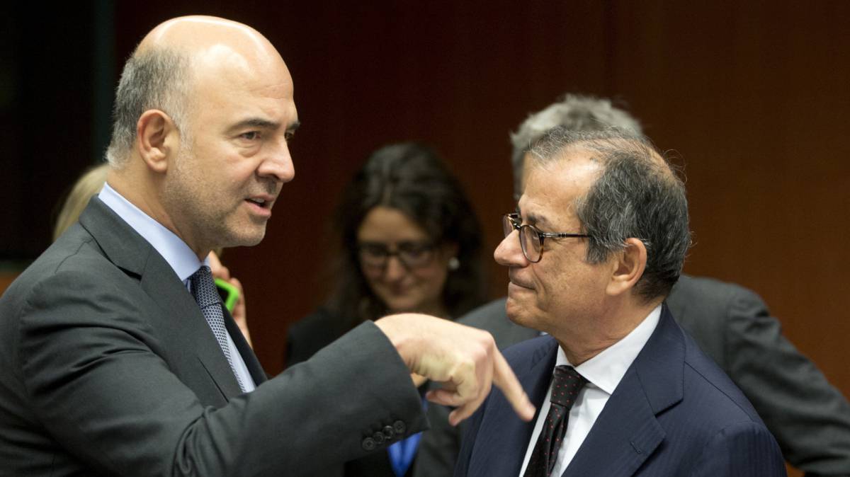 El comisario Pierre Moscovici y el ministro Giovanni Tria, en Bruselas.