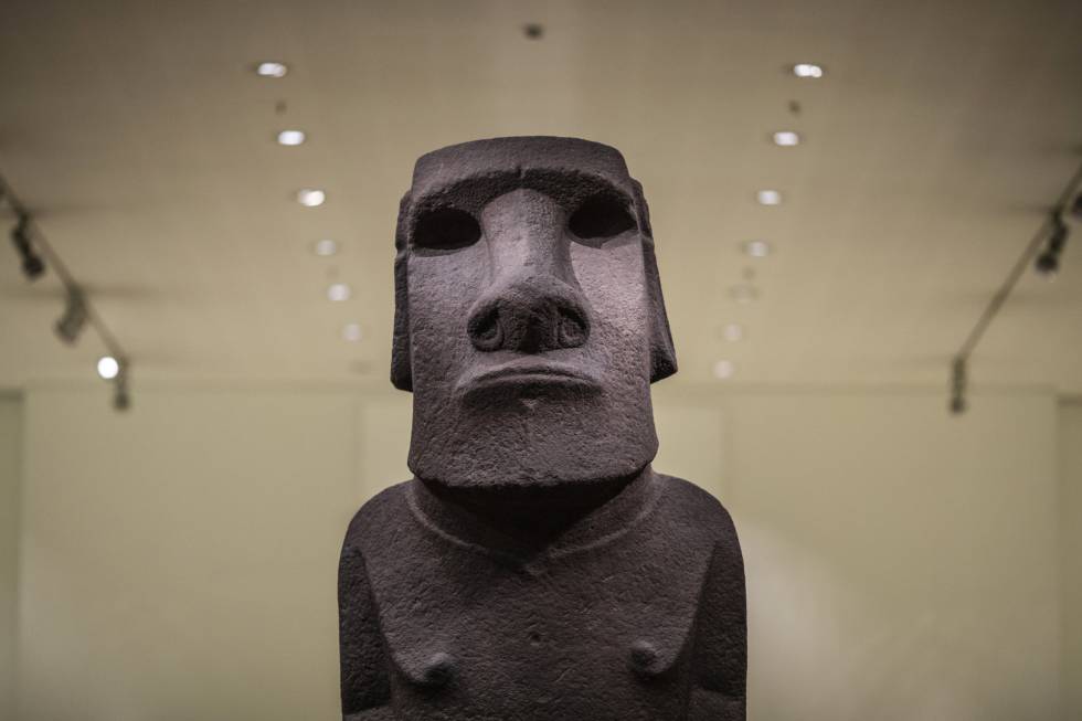 Detalle del moái que Chile reclama al Museo Británico.