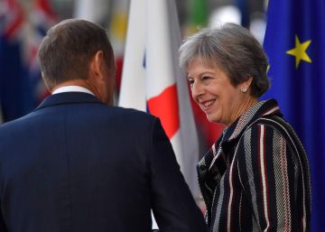 Tusk salva el acuerdo del Brexit tras una conversación con Sánchez