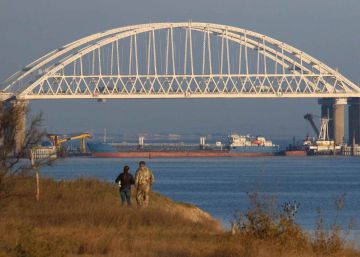 Presidente da Ucrânia aprova lei marcial após incidente naval com a Rússia