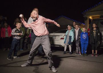 Un niño de 9 años logra que lanzar bolas de nieve deje de ser ilegal en un pueblo de Colorado