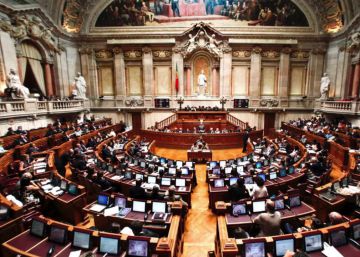 El caso de los ‘diputados fantasma’ del Parlamento portugués se cobra la primera víctima