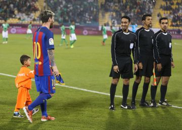 La vida de pesadilla del pequeño fan afgano de Messi