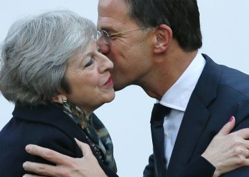 May inicia en La Haya su ronda exprés para intentar renegociar Brexit