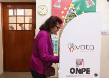 Los peruanos reprueban al Congreso, de mayoría fujimorista, en la consulta constitucional