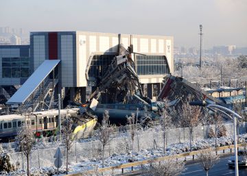 Al menos nueve muertos y 47 heridos en un accidente de tren en Turquía