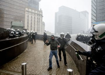 Ao menos 100 pessoas são presas em manifestação da ultradireita em Bruxelas