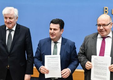 De izquierda a derecha, el minsitro alemán de Interior, Horst Seehofer, el de Trabajo y Asuntos Sociales, Hubertus Heil, y el de Economía y Energía, Peter Altmaier.