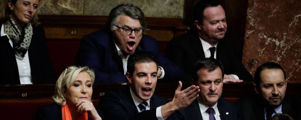 La líder de Reagrupación Nacional, Marine Le Pen, en la Asamblea Nacional francesa el 11 de diciembre de 2018.