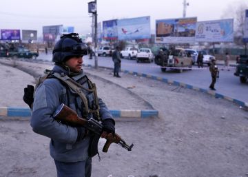 Al menos 43 muertos en Kabul en el ataque a un edificio del Gobierno