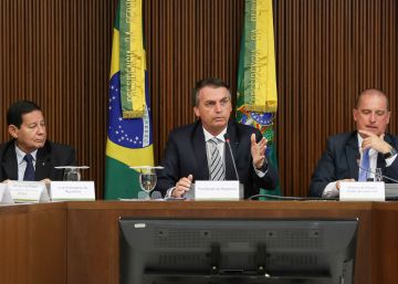 El Gobierno de Bolsonaro agita el fantasma de la limpieza ideológica