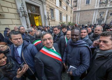 Un grupo de alcaldes italianos se rebela contra Salvini por su ley de seguridad