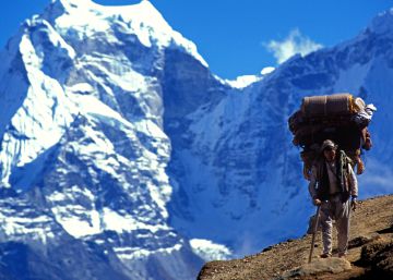 Las viudas de dos ‘sherpas’ muertos en el Everest escalarán la montaña para homenajear a sus maridos