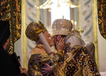 La iglesia ucrania celebra con pompa su independencia en Estambul