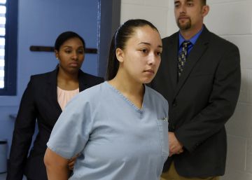 Indultada una mujer que mató a un hombre que pagó por tener sexo con ella cuando era adolescente