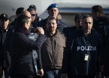 El terrorista Battisti regresa a una cárcel italiana 37 años después