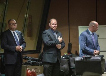 Absueltos tres policías de encubrir la muerte a tiros de un afroamericano en Chicago en 2014
