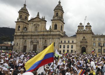 Colombia repudia la violencia en una marcha multitudinaria