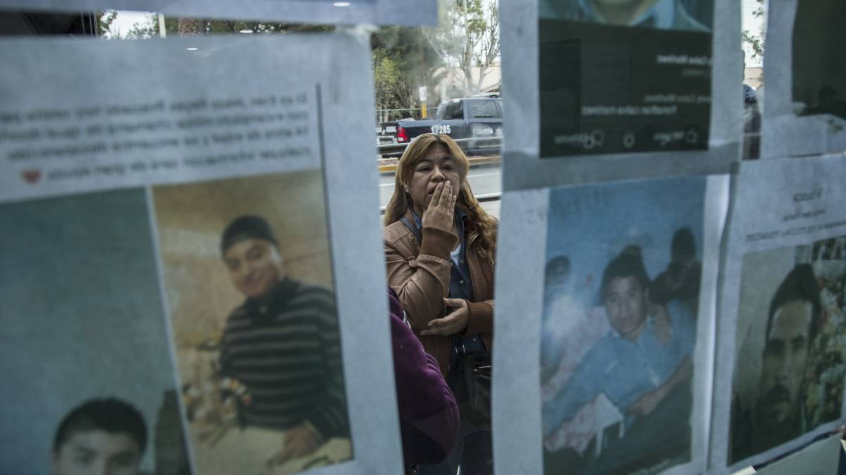 Familiares de las víctimas buscan información sobre sus seres queridos, hoy en Tlahuelilpan.