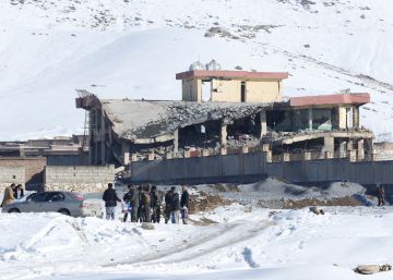 Un ataque talibán causa un centenar de muertos en una base militar afgana