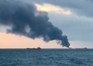 Mueren 11 marineros tras el incendio de dos barcos en el estrecho de Kerch