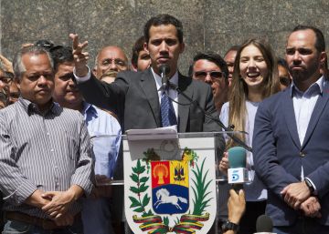 Guaidó llama a la movilización permanente y busca el apoyo militar