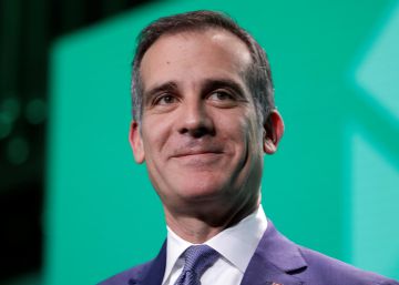 El alcalde de Los Ángeles renuncia a presentarse a las primarias demócratas