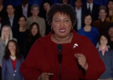 Stacey Abrams: “Estados Unidos são mais fortes pela presença de imigrantes, não de muros”