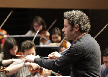 Gustavo Dudamel reclama al Ejército que permita la entrada de ayuda humanitaria a Venezuela