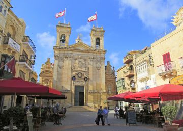La basílica en la plaza San Gorg, en la isla de Gozo (Malta).