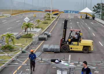 Maduro e oposição fazem ‘batalha de shows’ na fronteira antes da chegada de ajuda humanitária