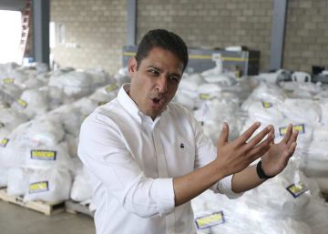 El médico que custodia las ayudas para Venezuela