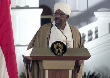El presidente de Sudán declara el estado de emergencia durante un año y disuelve el Gobierno