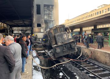 La explosión de un tren tras un accidente mata a al menos 20 personas en El Cairo