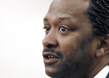 Afro-americano se torna líder de grupo neonazista nos EUA e acaba com ele