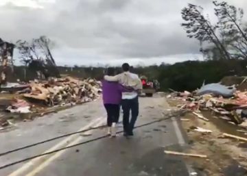 Pelo menos 23 mortos após a passagem de um tornado nos EUA