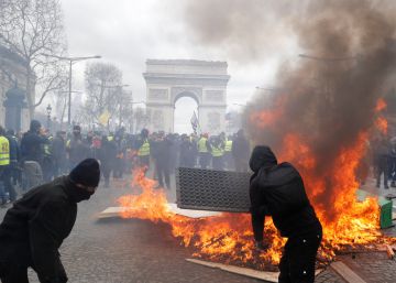 Los ‘chalecos amarillos’ vuelven a protestar en París en una manifestación con altercados violentos