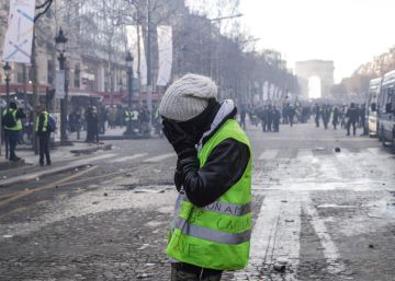 Macron admite incapacidade de conter distúrbios dos ‘coletes amarelos’