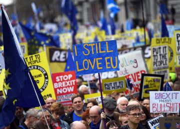 Cientos de miles de británicos inundan las calles de Londres para pedir un nuevo referéndum sobre el Brexit