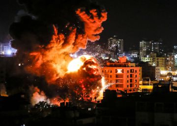 Israel bombardea Gaza en represalia por el cohete lanzado contra Tel Aviv