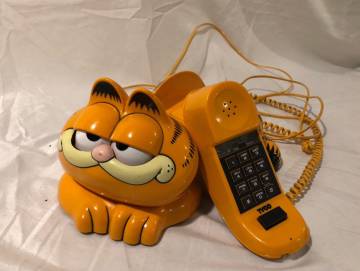 Resuelto el misterio de los teléfonos Garfield en las playas francesas