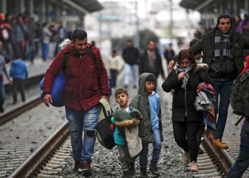 Un bulo empuja a cientos de refugiados hacia la frontera de Grecia con Macedonia