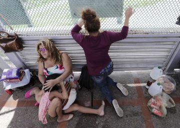 Un juez federal prohíbe que Estados Unidos obligue a los migrantes centroamericanos a esperar en México