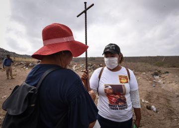 Nuevas fosas clandestinas en México reviven la angustia y el dolor