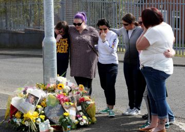 La policía norirlandesa pone en libertad a los dos jóvenes detenidos tras el asesinato de una periodista